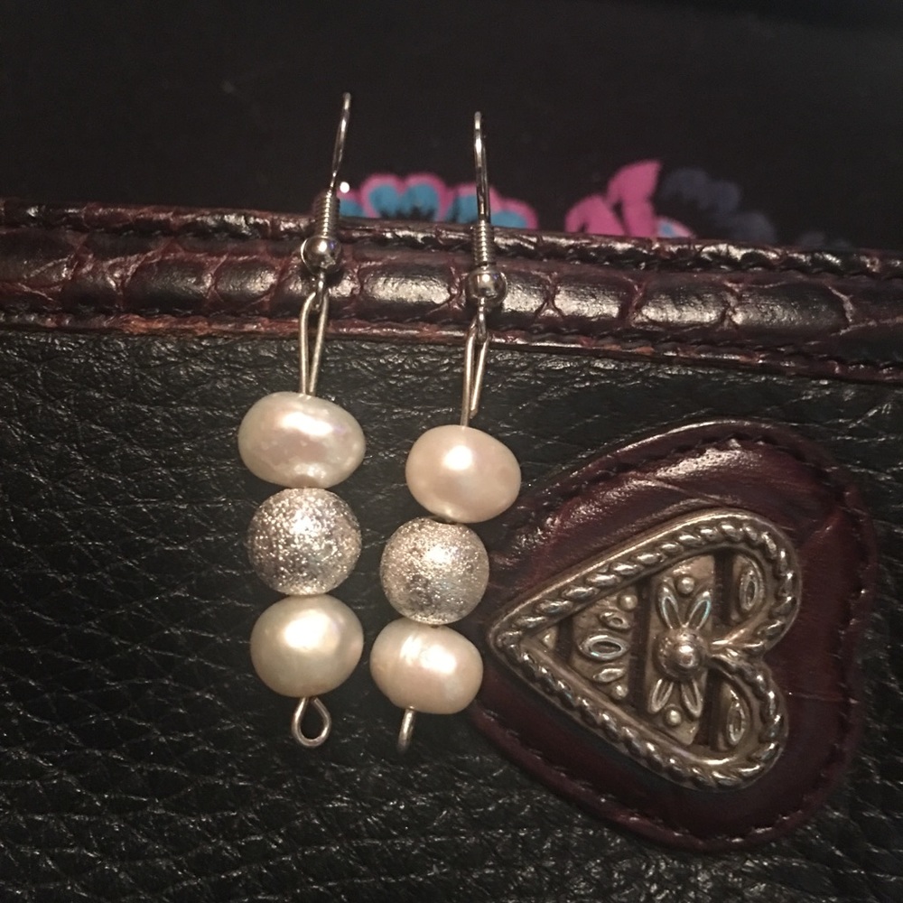 🆕Freshwater pearl dangle earrings NWT